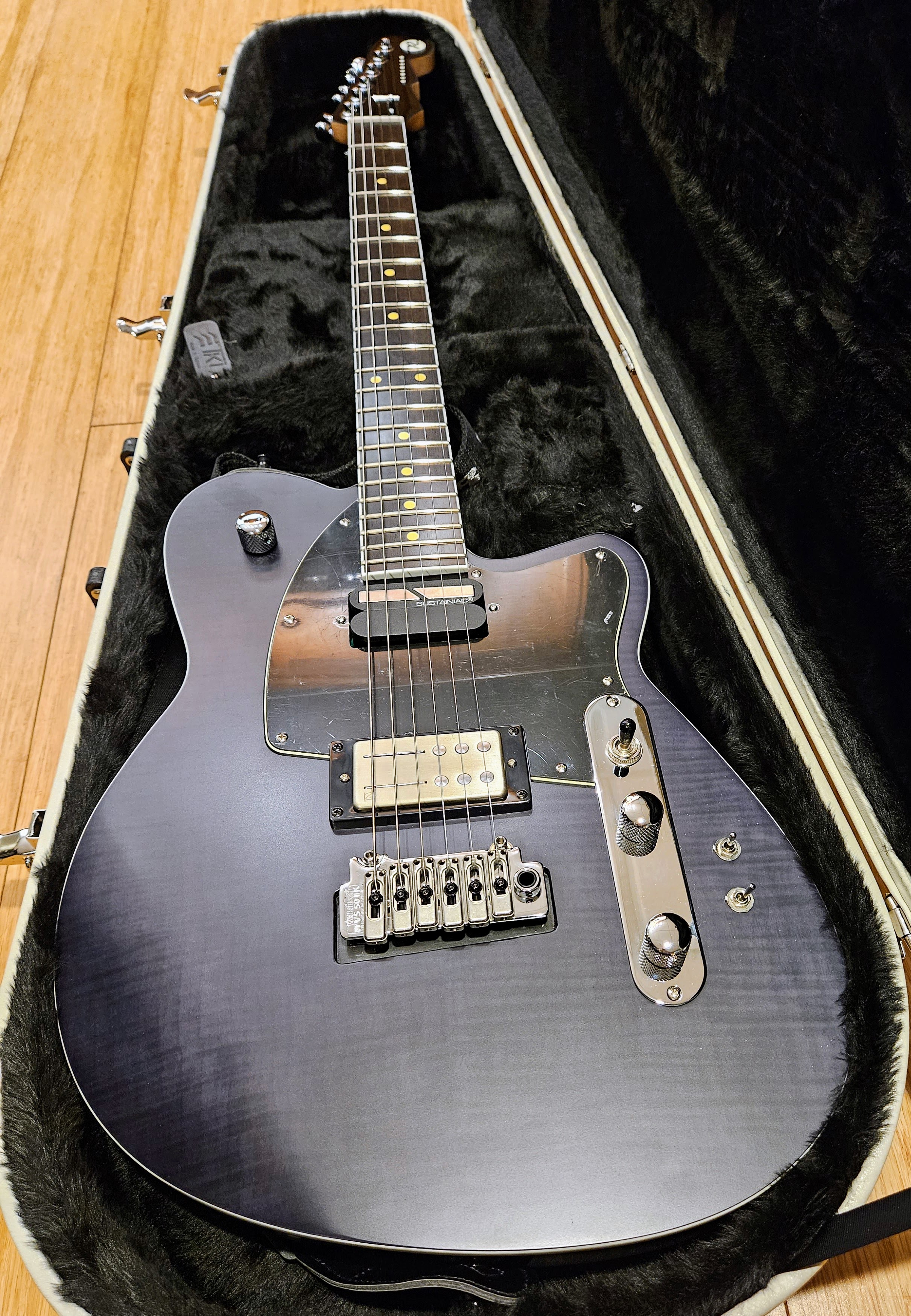 Reverend Reeves Gabrels Signature Satin Black w/'Sustainiac system' (One of a kind feedback
                        guitar)